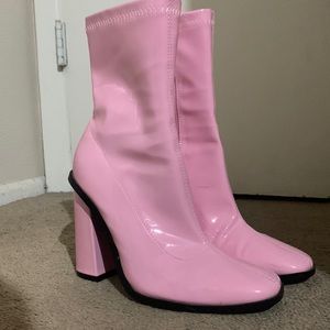 Size 7 pink heeled RAID boots